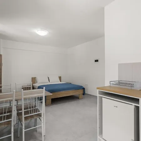 Nikolas Apartments Stoupa Lévktron Exterior foto